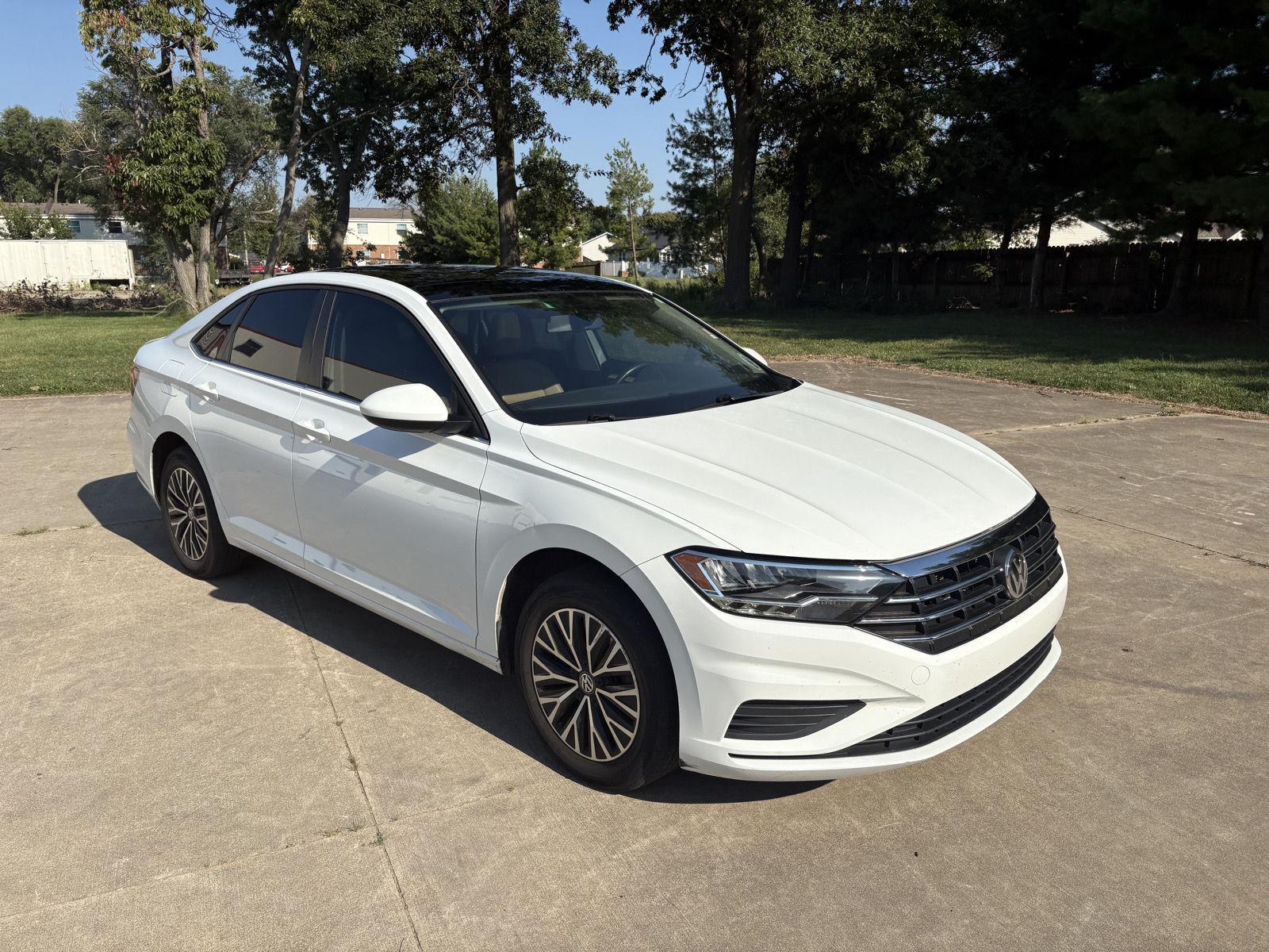 Used 2020 Volkswagen Jetta SE with VIN 3VWCB7BU9LM060826 for sale in Charleston, IL