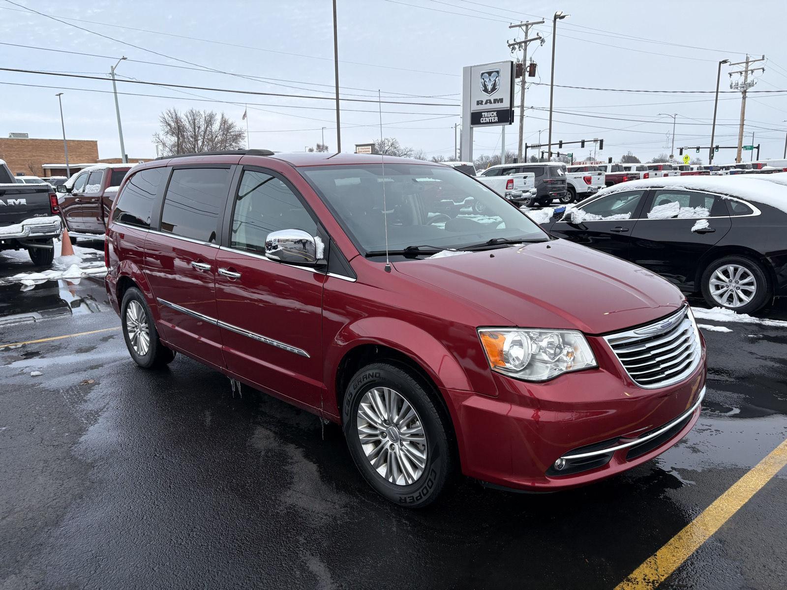 Used 2015 Chrysler Town & Country Touring-L with VIN 2C4RC1CGXFR655911 for sale in Charleston, IL