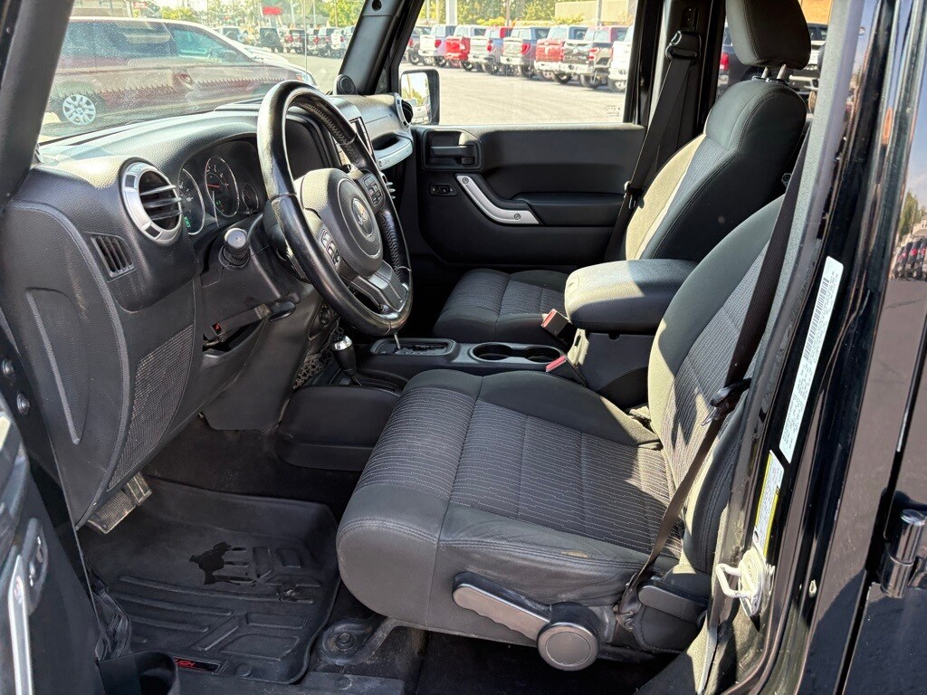 2011 Jeep Wrangler Unlimited Sahara photo 4
