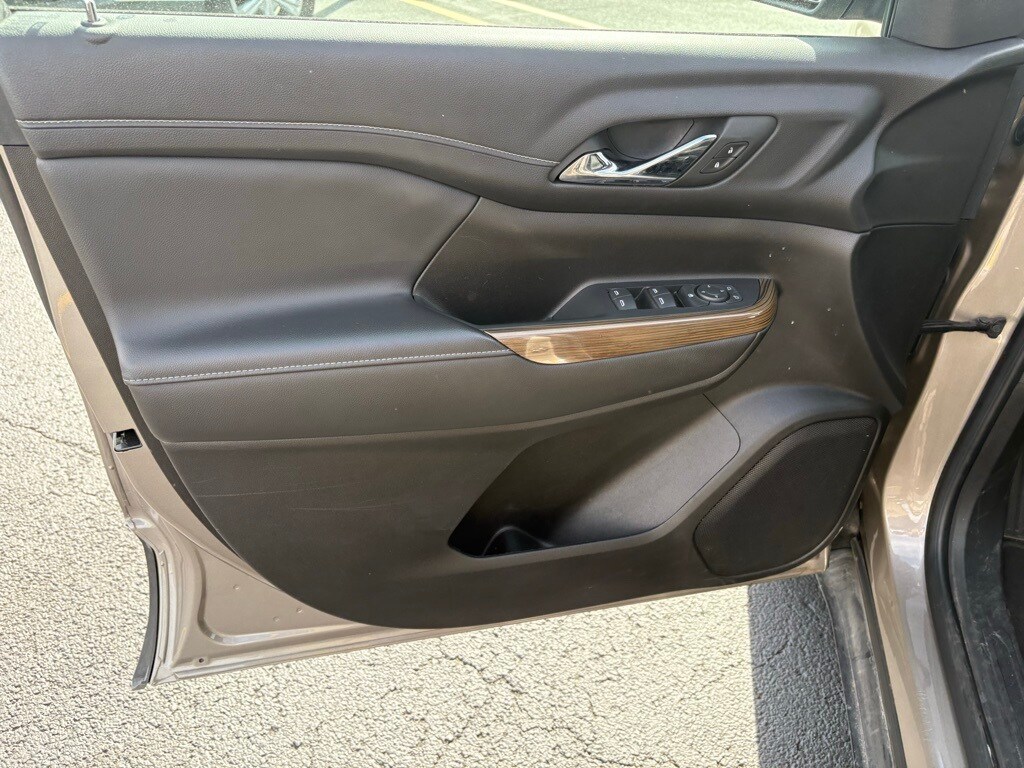 2023 Gmc Acadia SLE photo 3