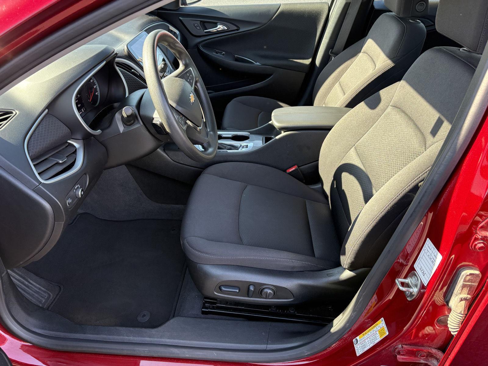 2024 Chevrolet Malibu 1LT photo 3