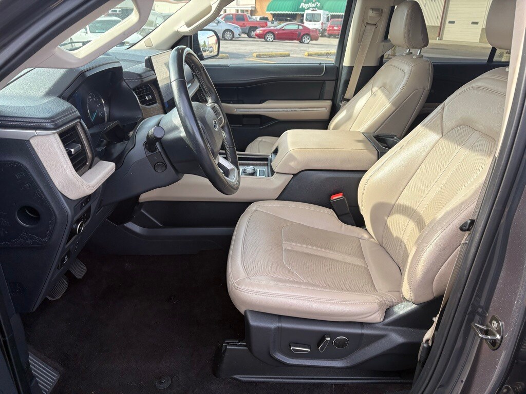 2023 Ford Expedition MAX Limited photo 3