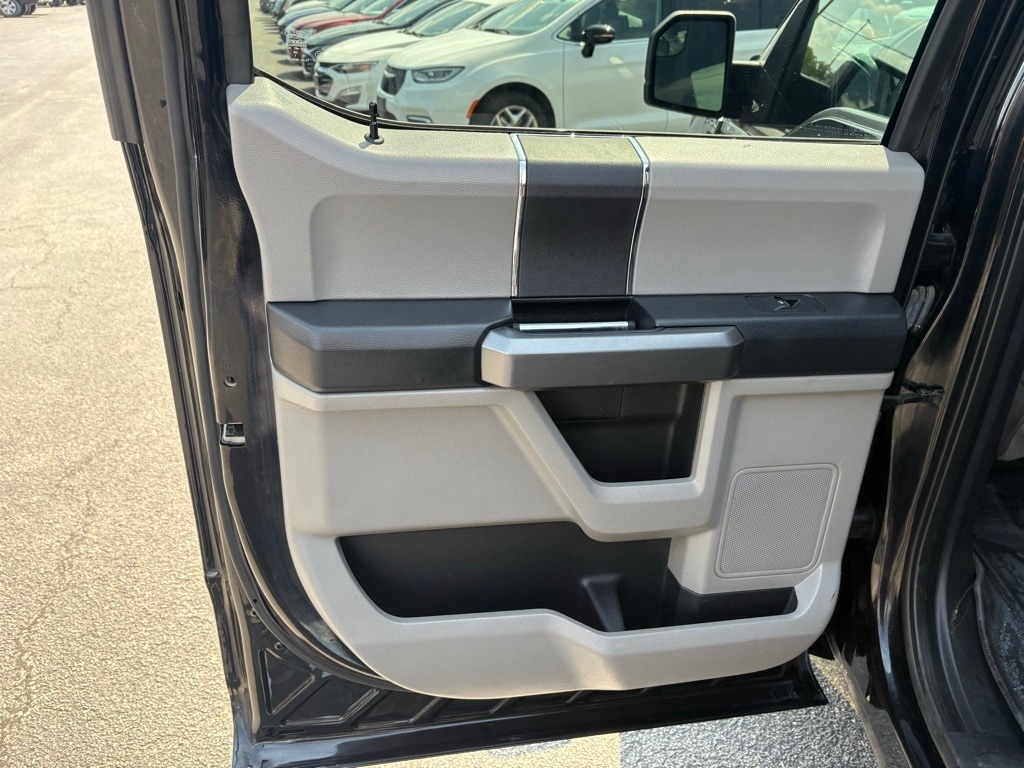 2020 Ford F-150 XLT photo 2
