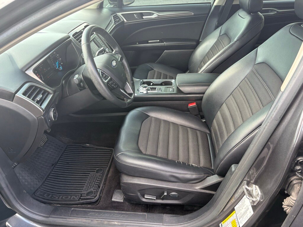 2017 Ford Fusion SE photo 4