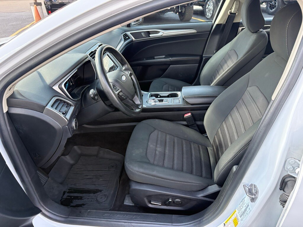 2020 Ford Fusion SE photo 4