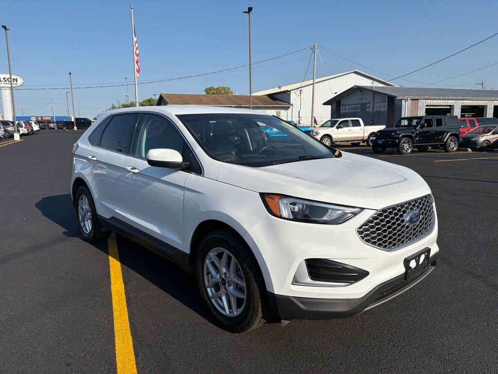 2023 Ford Edge SEL photo 2