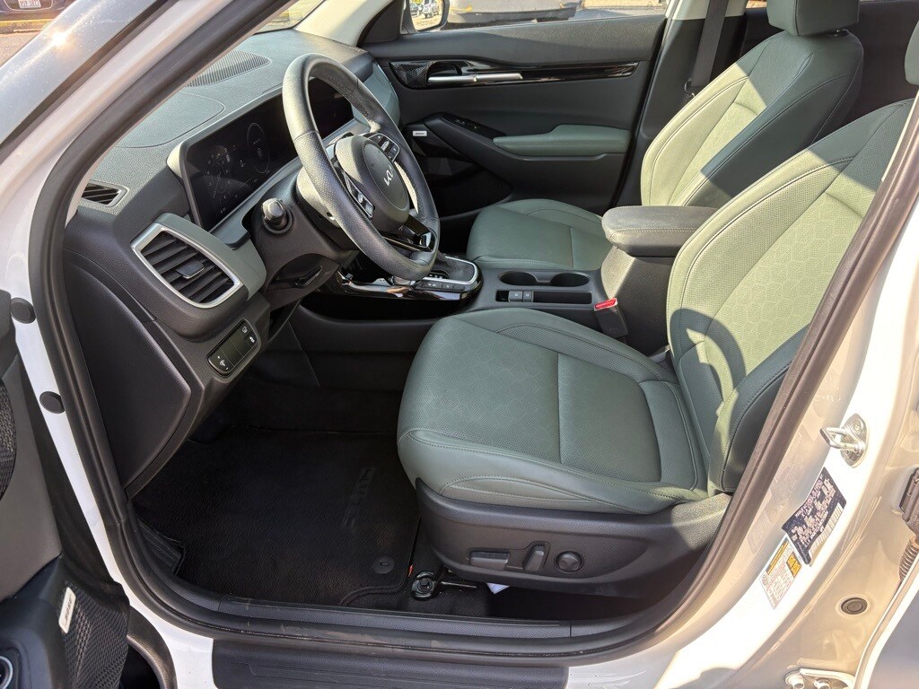 2024 Kia Seltos SX photo 4