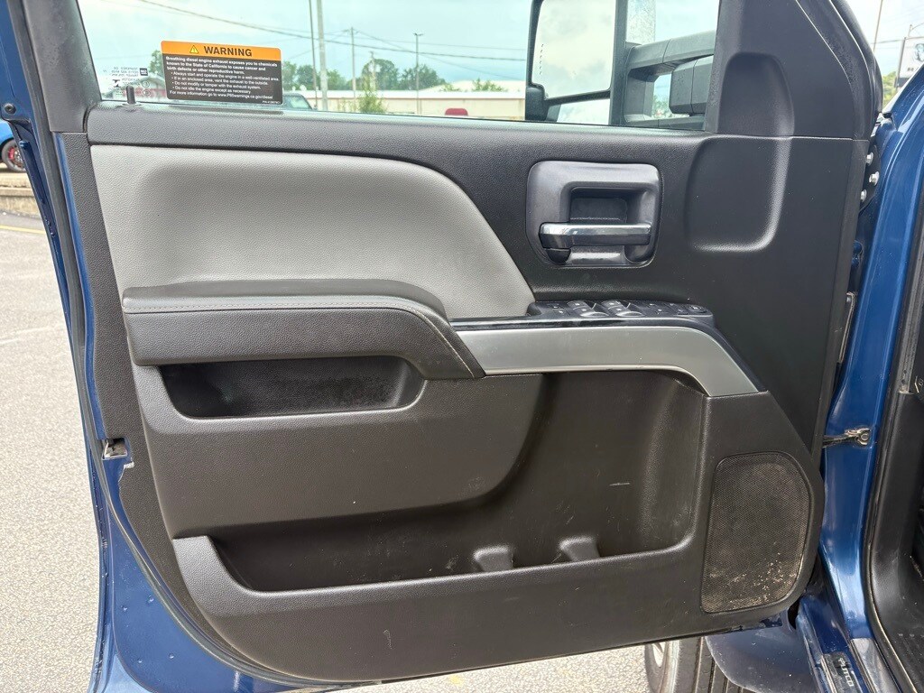 2019 Chevrolet Silverado 4500HD photo 2