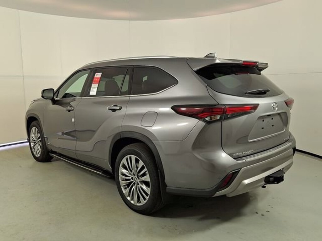 New 2026 Toyota Highlander Hybrid Platinum SUV
