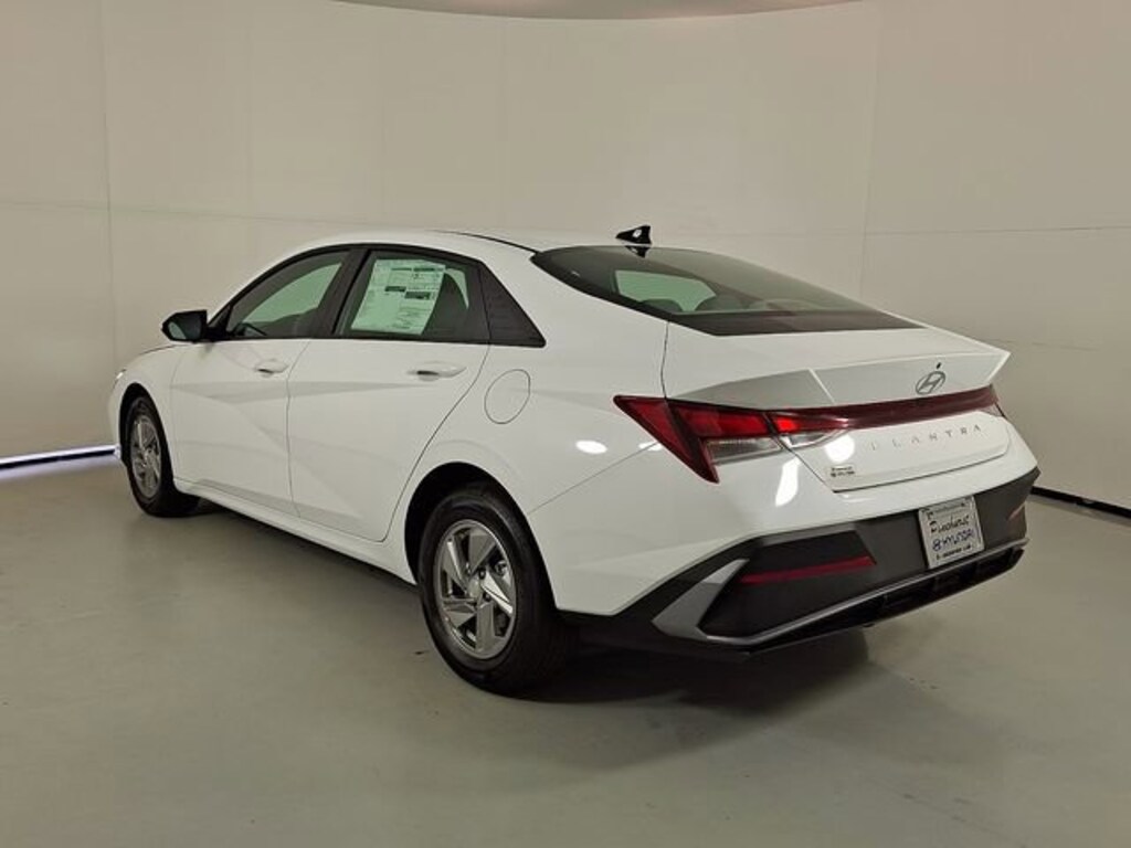 New 2026 Hyundai Elantra SE Sedan