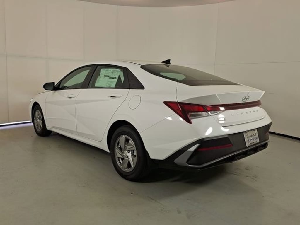 New 2026 Hyundai Elantra SE Sedan