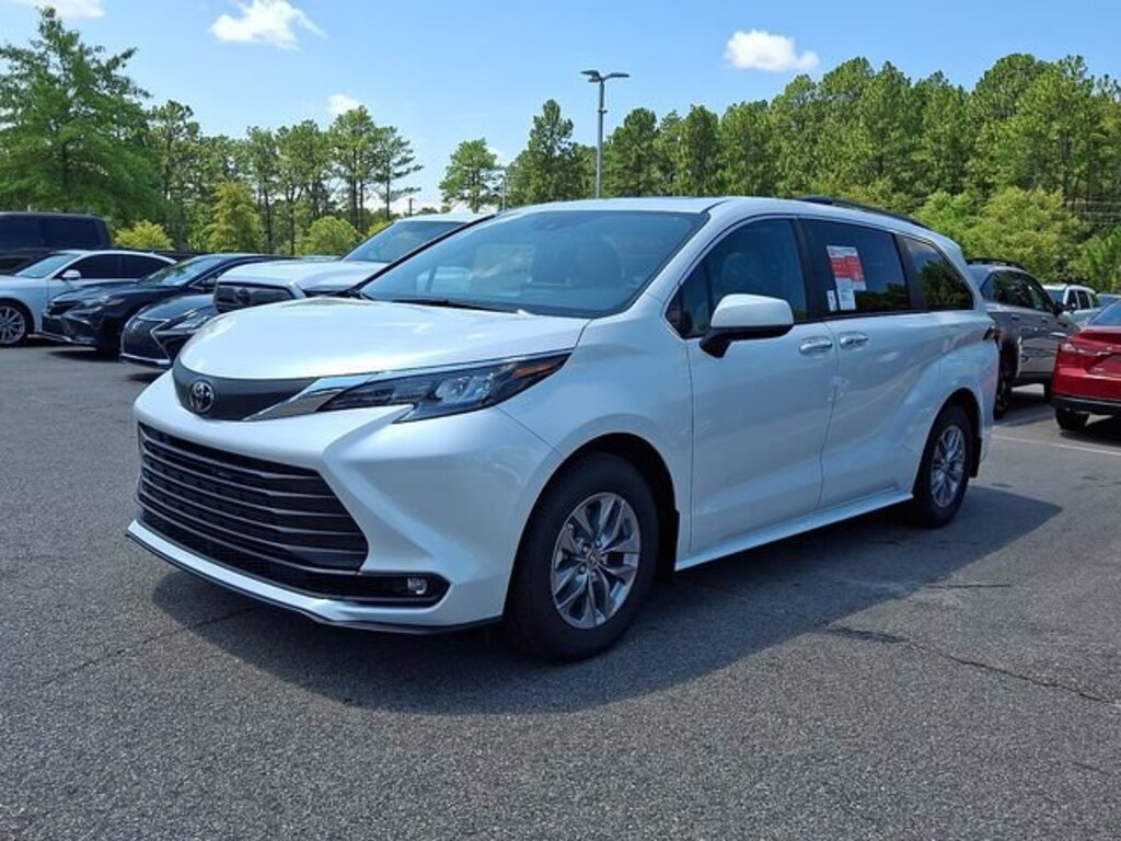New 2026 Toyota Sienna XLE Van Passenger Van