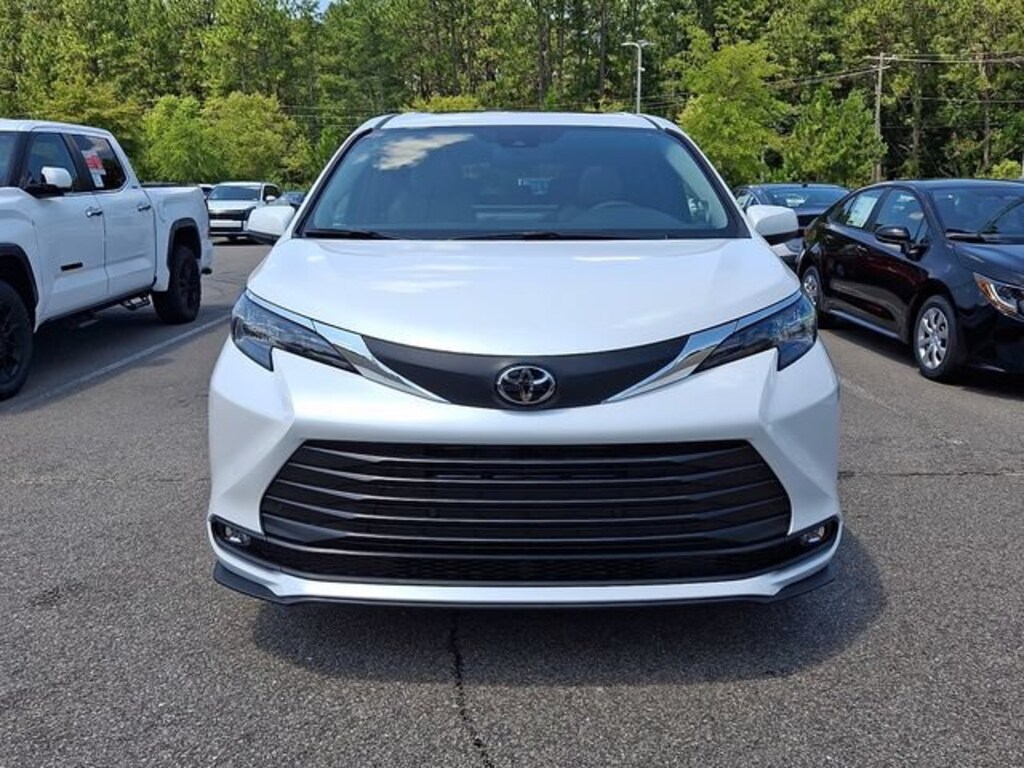 New 2026 Toyota Sienna XLE Van Passenger Van