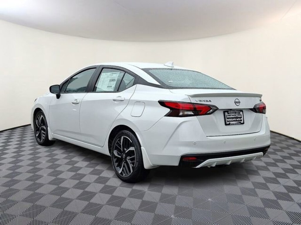 New 2025 Nissan Versa 1.6 SR Sedan