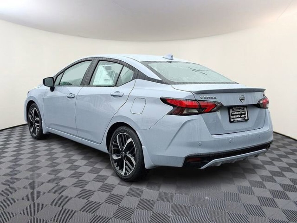 New 2025 Nissan Versa 1.6 SR Sedan