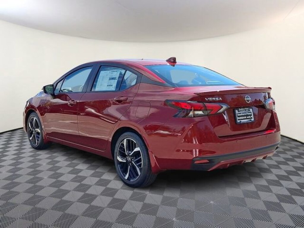 New 2025 Nissan Versa 1.6 SR Sedan