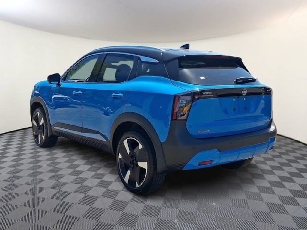 New 2026 Nissan Kicks SR SUV