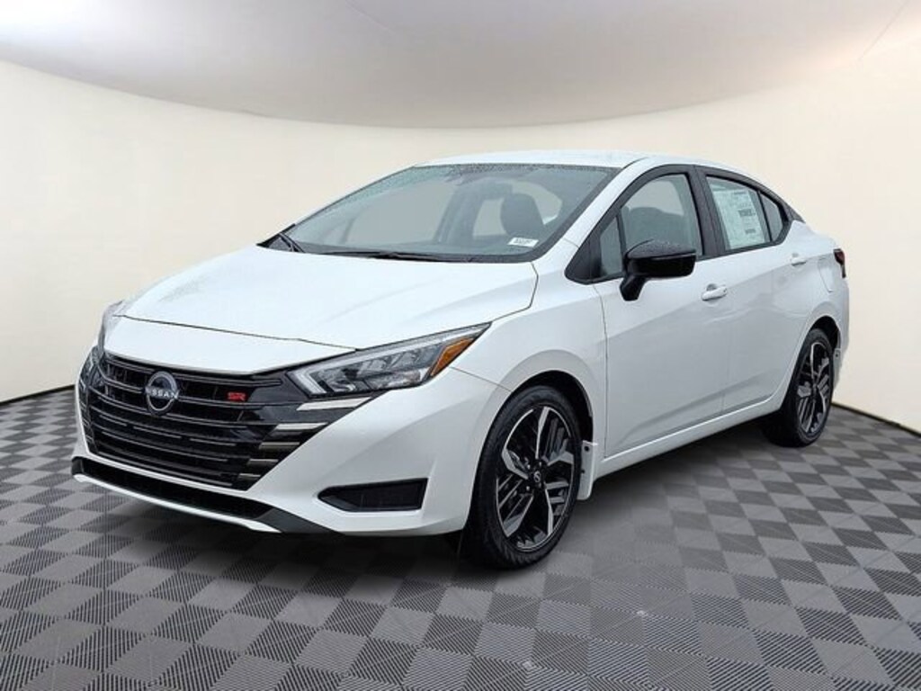 New 2025 Nissan Versa 1.6 SR Sedan