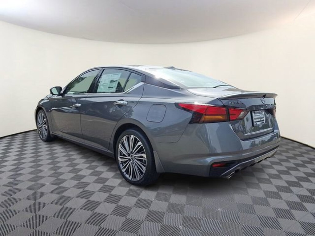 New 2025 Nissan Altima SL Sedan