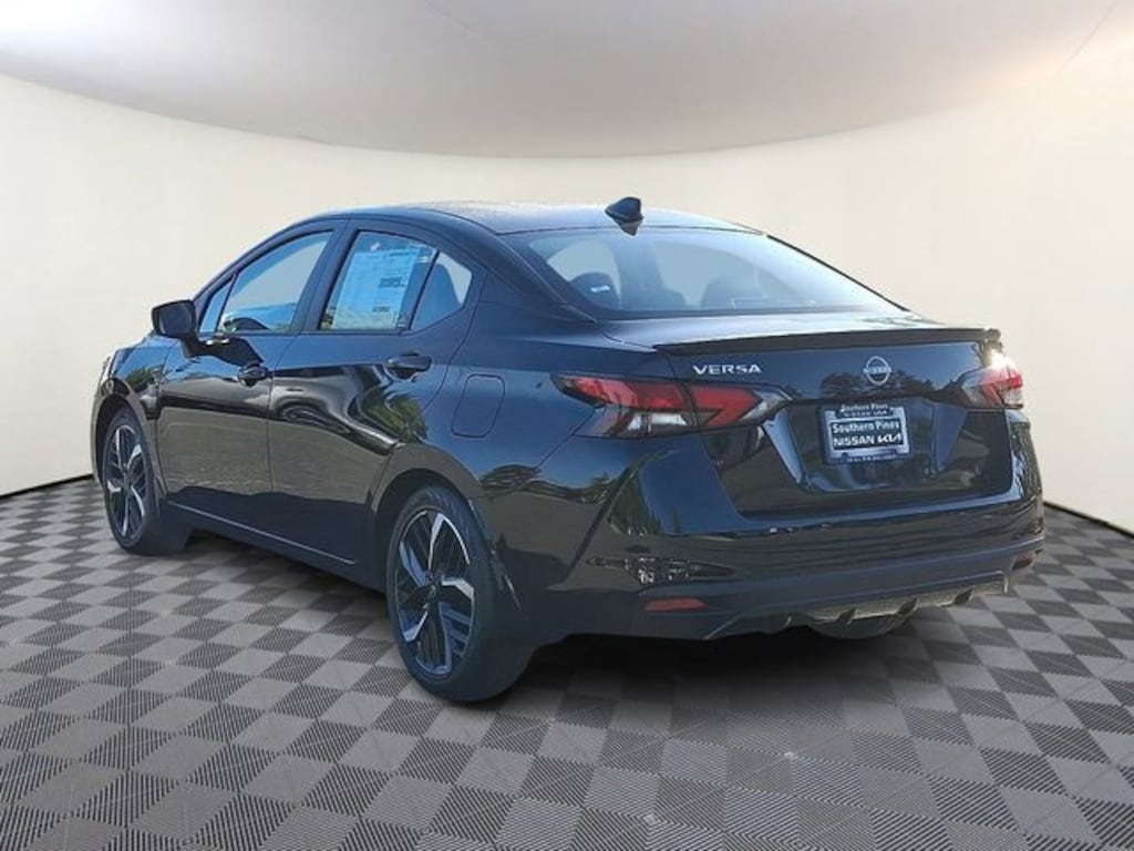 New 2025 Nissan Versa 1.6 SR Sedan