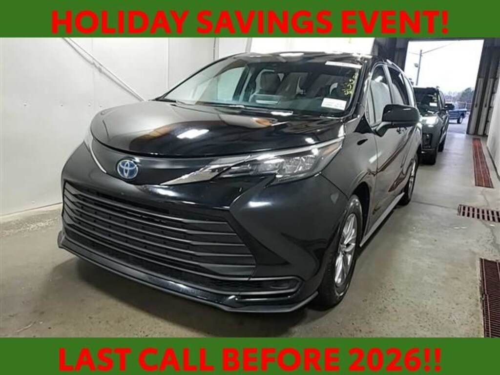 Used 2024 Toyota Sienna LE 8 Passenger Van Passenger Van