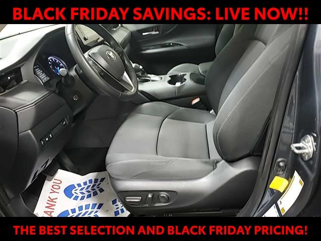 2022 Toyota Venza LE photo 2