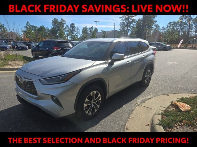 2021 Toyota Highlander XLE photo 3