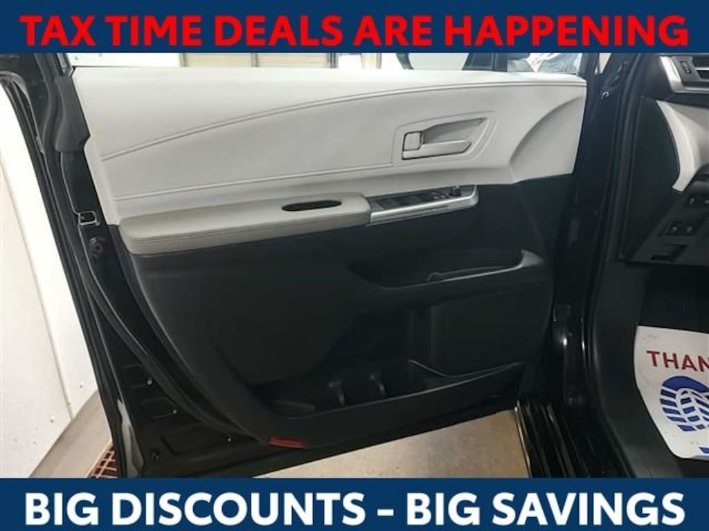 Used 2025 Toyota Sienna LE 8 Passenger Van Passenger Van