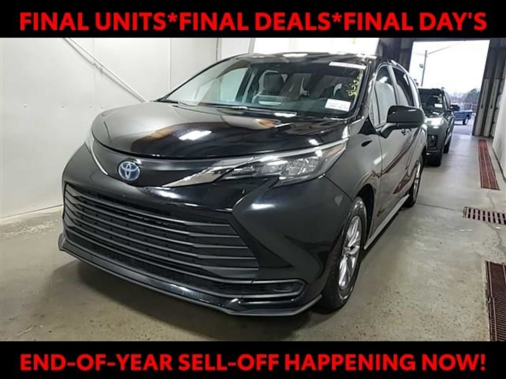 Used 2024 Toyota Sienna LE 8 Passenger Van Passenger Van
