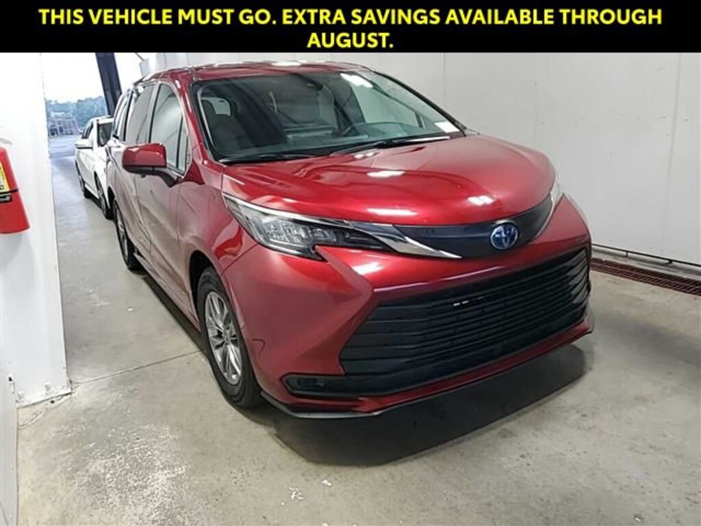 Used 2025 Toyota Sienna LE 8 Passenger Van Passenger Van