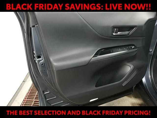 2022 Toyota Venza LE photo 3