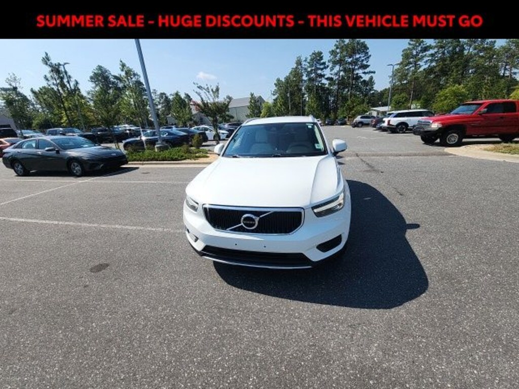 Used 2019 Volvo XC40 T5 Momentum SUV