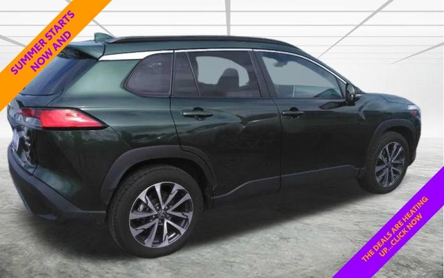 2023 Toyota Corolla Cross XLE photo 2