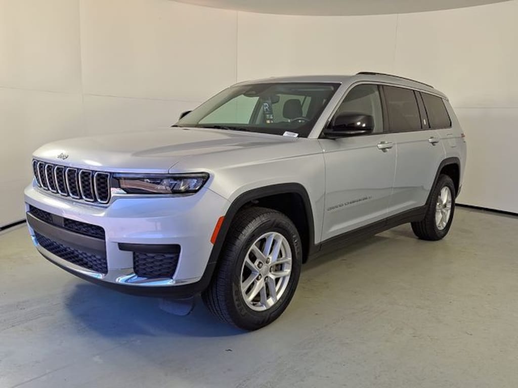 Used 2022 Jeep New Grand Cherokee Laredo SUV
