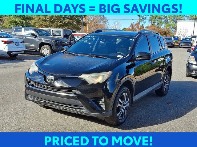 2017 Toyota RAV4 LE photo 3