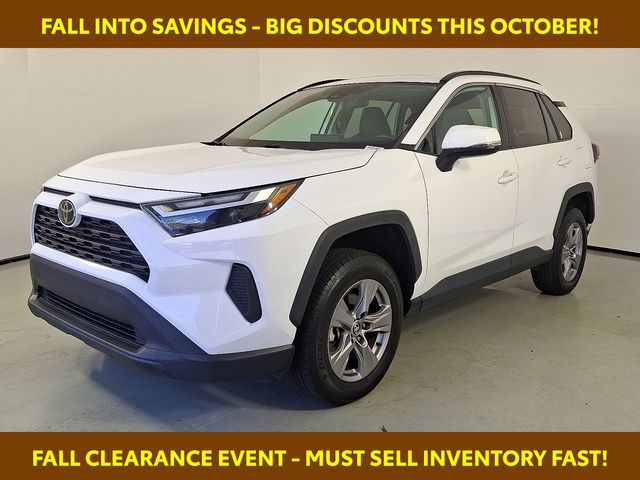 2023 Toyota RAV4 XLE photo 3