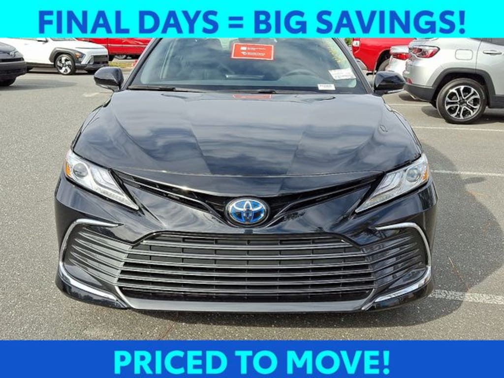 Used 2022 Toyota Camry Hybrid XLE Sedan