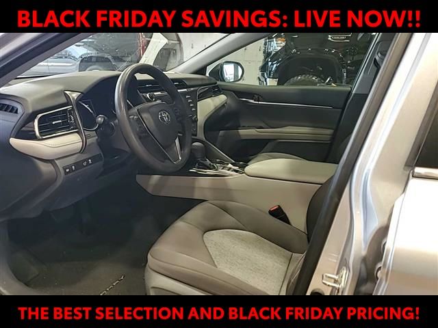 2019 Toyota Camry Hybrid LE photo 2