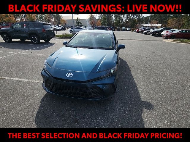 2025 Toyota Camry SE photo 3