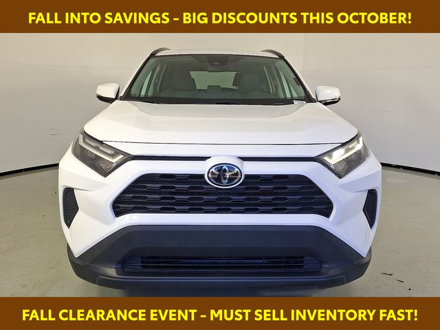 2023 Toyota RAV4 XLE photo 2