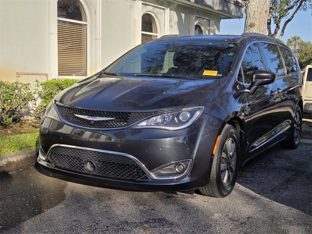 2020 Chrysler Pacifica Touring L Plus's photo