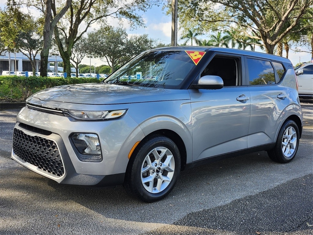 2022 Kia Soul LX's photo