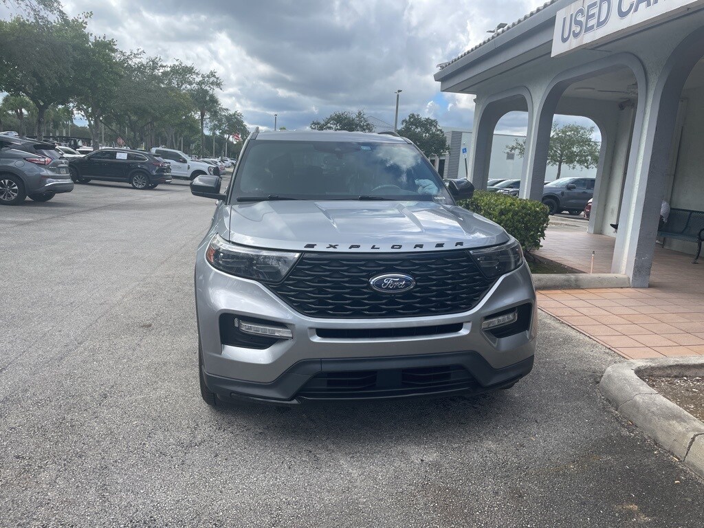 2022 Ford Explorer ST-Line photo 2