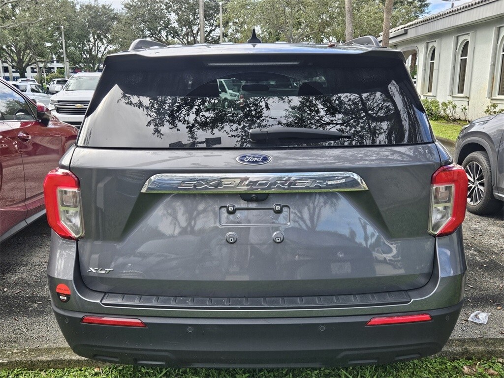 2023 Ford Explorer XLT photo 2