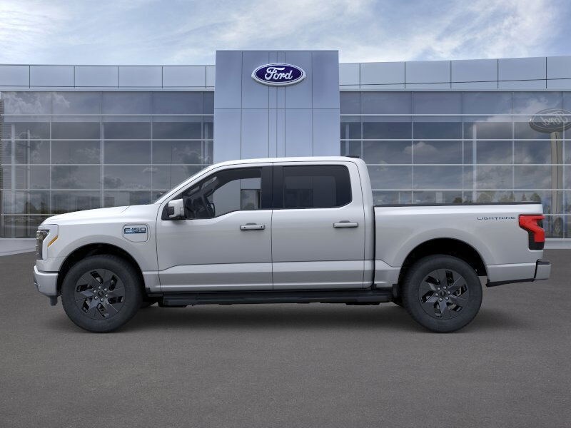 2025 Ford F-150 Lightning Lariat photo 2