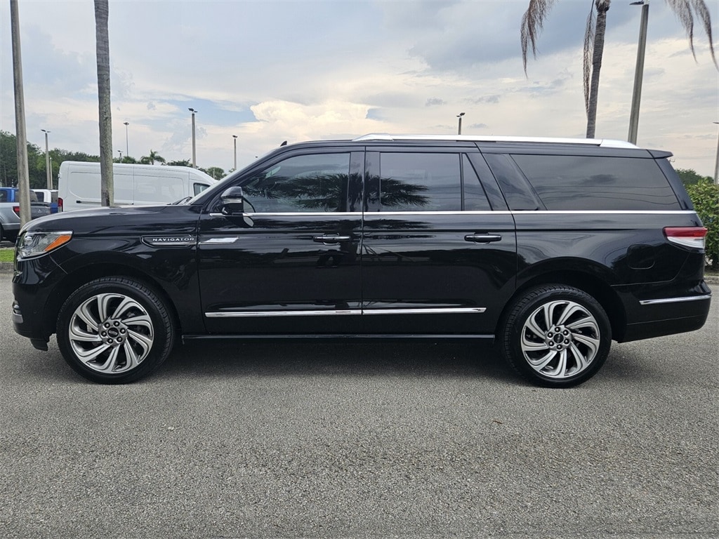 Certified 2022 Lincoln Navigator Reserve L with VIN 5LMJJ3KTXNEL10086 for sale in Pembroke Pines, FL