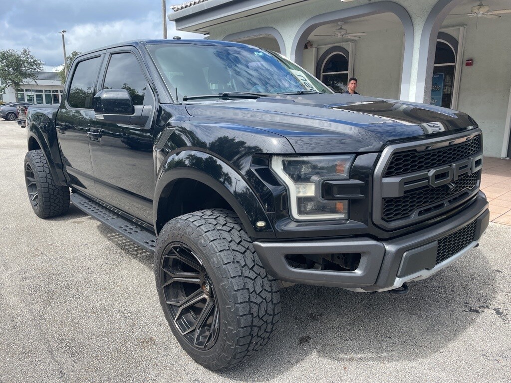 2017 Ford F-150 Raptor photo 2