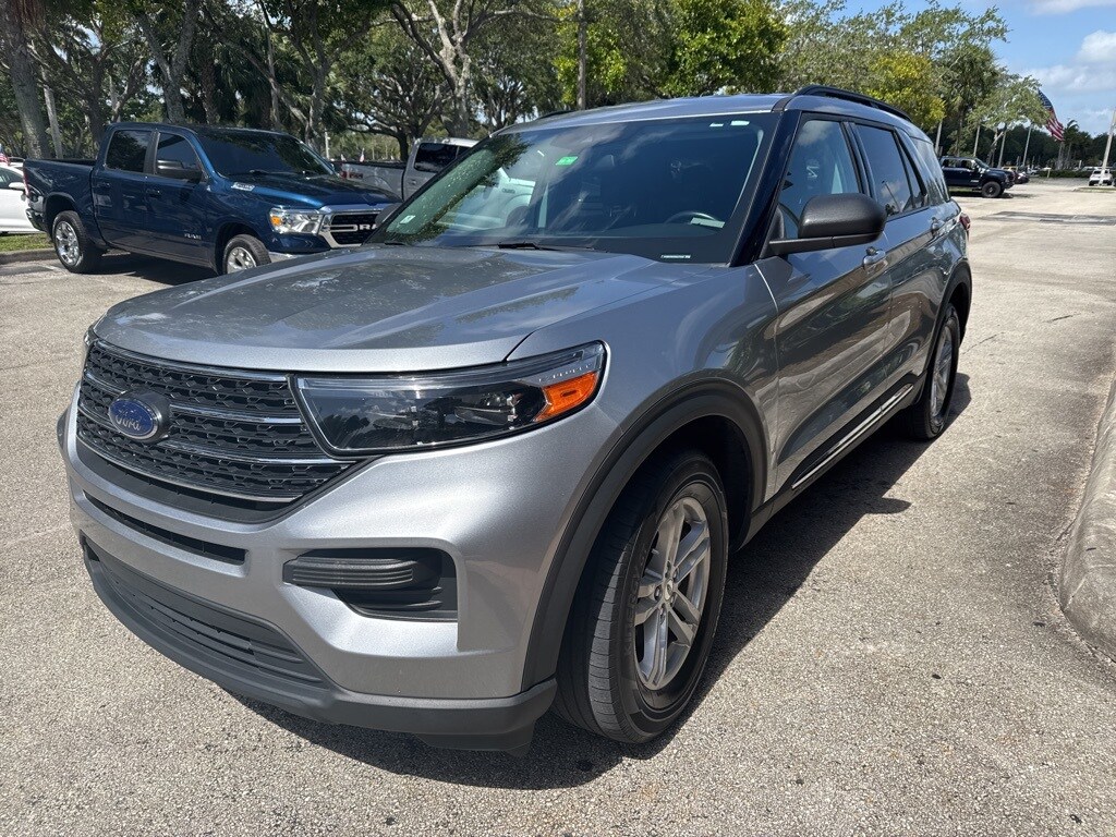 2022 Ford Explorer XLT photo 2