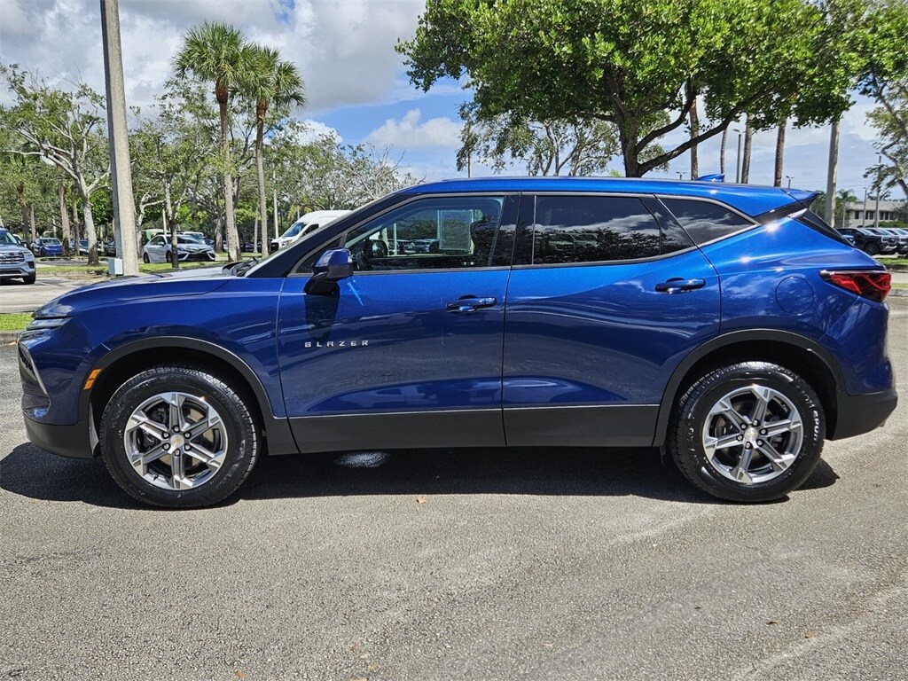 2023 Chevrolet Blazer 2LT photo 2