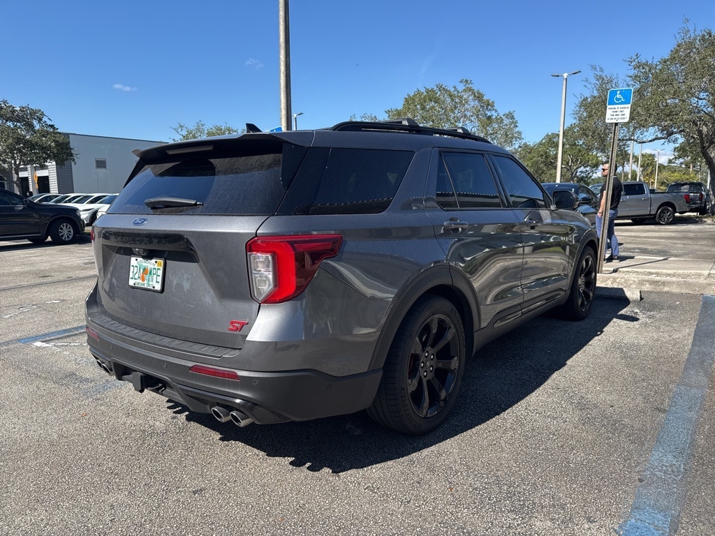 2021 Ford Explorer ST photo 2